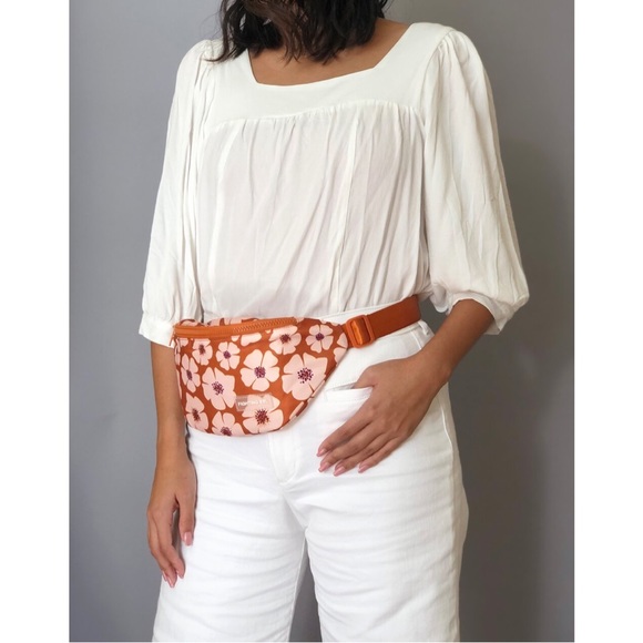 Fighting Eel Fanny Pack - Picture 6 of 6